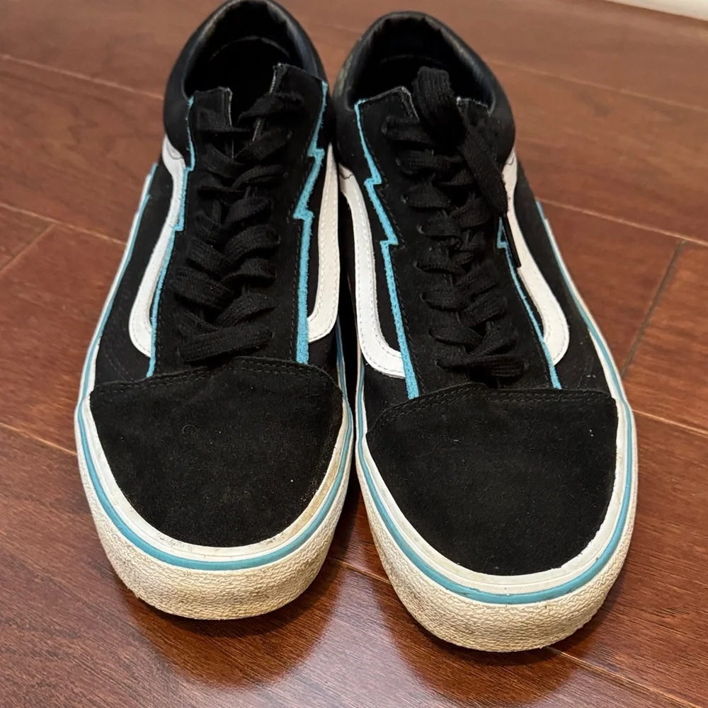 VANS black white and light blue sneaker lightning bolt men’s 11 1/2 women’s 13